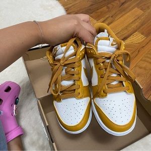 Nike dunk next nature in mustard